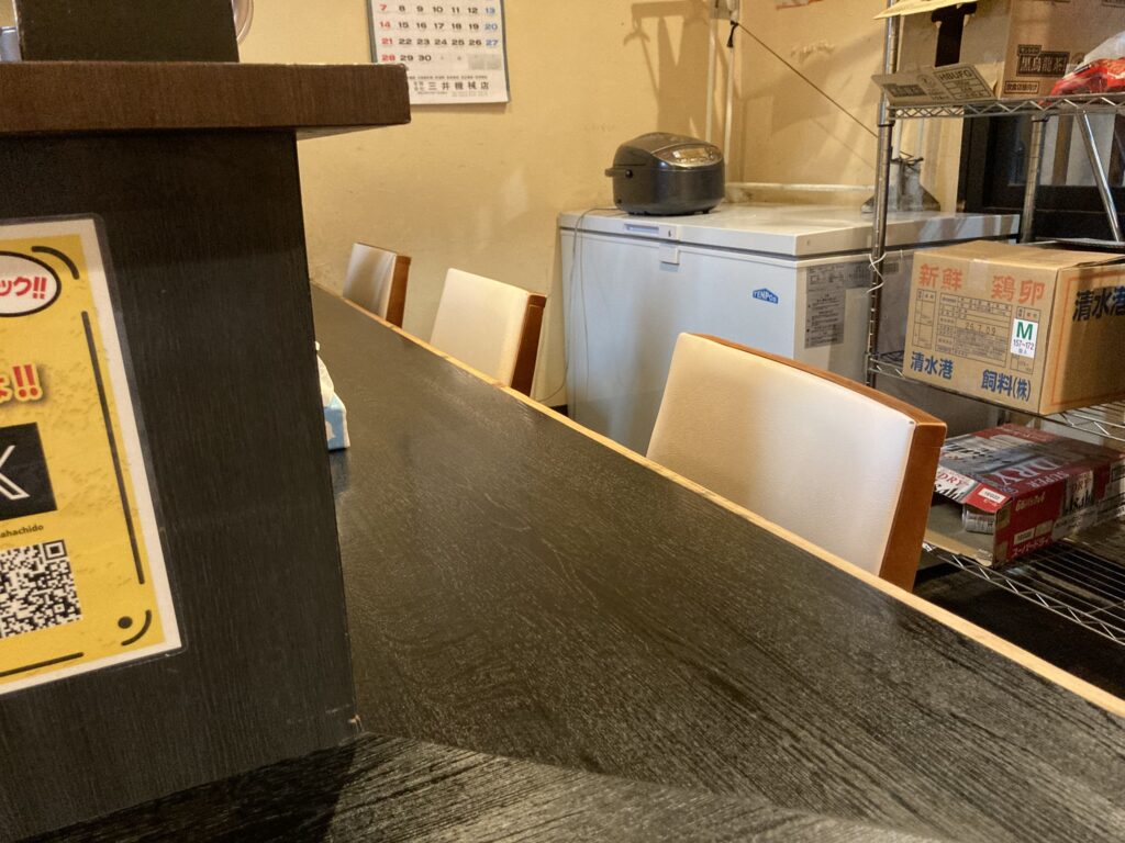 宮城県東松島市矢本字大溜にあるらーめん浜八道の店内の様子