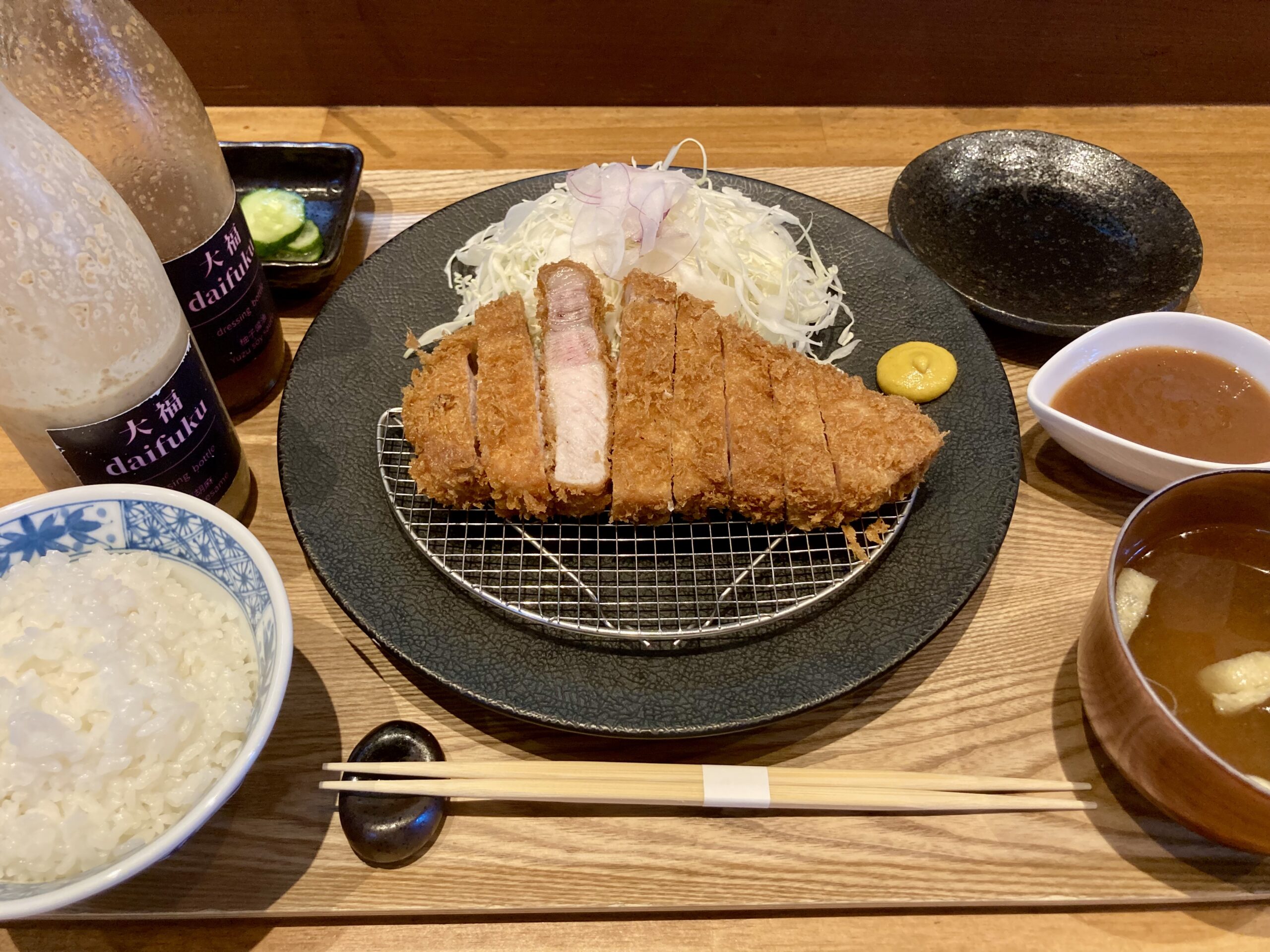 宮城県富谷市富谷大清水下に店を構える「とんかつ大福」さんのロースかつ定食、特上