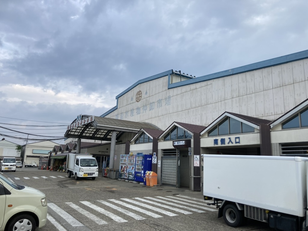 宮城県塩竈市の塩釜水産物仲卸市場の中に店を構える塩竈市場食堂只野